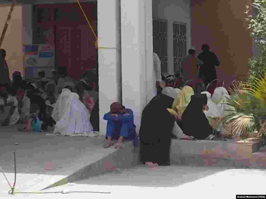 NWA IDPs during Food Distribution 02