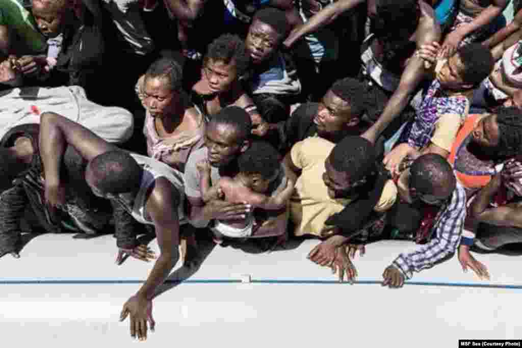 Wahamiaji wengi wanakubali kusafiri kwa boti kama hizi kwa vile wanasema wameskia wakifika Uingereza watapokea pauni £36,95 kwa wiki..