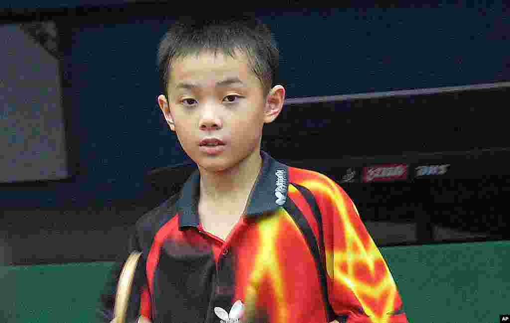 怀揣冠军梦的中国孩子在体校接受训练