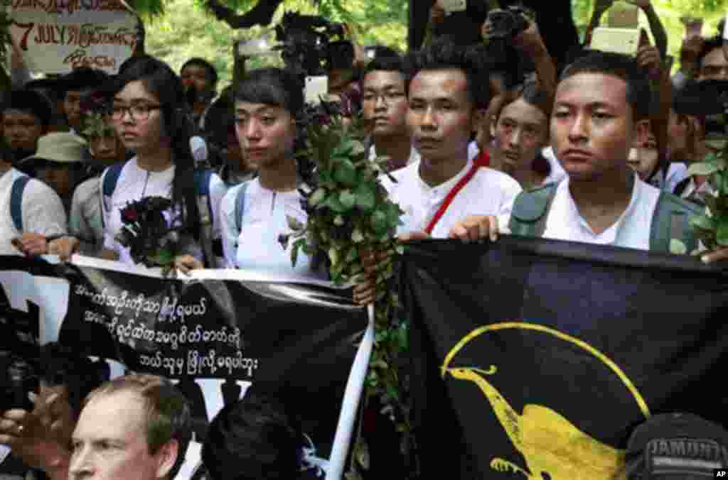 7 July အထိမ်းအမှတ် အခမ်းအနားကို ရန်ကုန်တက္ကသိုလ် ပရဝဏ်အတွင်း ပြုလုပ်ခဲ့စဉ်