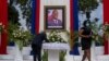 La gente asiste a una ceremonia en honor del difunto presidente haitiano Jovenel Moise en el Museo Nacional del Panteón en Puerto Príncipe, Haití, el 20 de julio de 2021. 