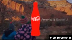 可口可乐公司在美式职业橄榄球超级碗比赛期间播放的广告引发热议。（网络截图）