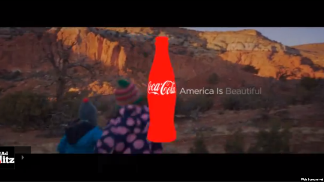 Iklan Coca-Cola pada final Super Bowl memancing perdebatan hangat. 