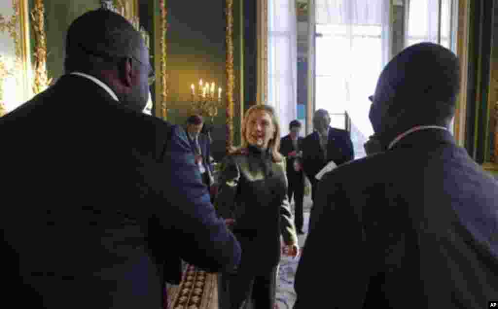 U.S. Secretary of State Hillary Rodham Clinton meets members of Nigeria's delegation at the London Conference on Somalia, Thursday Feb. 23, 2012.