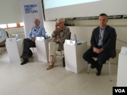 Panel o srpsko-hrvatskim odnosima, u Muzeju kinoteke, u Beogradu, 11. juna 2019. (VOA)