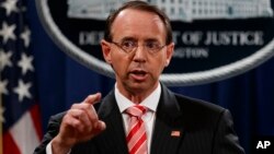 Phó Bộ trưởng Tư pháp Rod Rosenstein phát biểu trong một cuộc họp báo tại Bộ Tư pháp ở Washington ngày 13/7/2018.