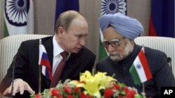 Russian President Vladimir Putin, left, talks with Indian Prime Minister Manmohan Singh at a press conference after signing weapons deals worth billions in New Delhi, India, Monday, Dec. 24, 2012. 