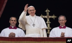 Pope Francis delivers the Urbi et Orbi (Latin for ' to the city and to the world' ) Christmas' day blessing from the main balcony of St. Peter's Basilica at the Vatican, Dec. 25, 2016.