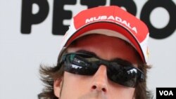 Pebalap tim Ferrari asal Spanyol Fernando Alonso adalah salah satu kandidat juara F1 tahun ini. Saat ini Alonso berada di posisi puncak dengan 246 poin, diikuti Mark Webber (238 pt), Sebastian Vettel (231 pt), dan Lewis Hamilton (222 pt.).