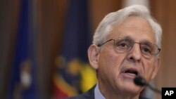 El fiscal general Merrick Garland habla durante una reunión del Grupo de Trabajo sobre Amenazas Electorales del Departamento de Justicia, el miércoles 4 de septiembre de 2024, en su sede en Washington.