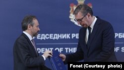 Predsednik Srbije Aleksandar Vučić sastao se sa šefom Delegacije Evropske unije Emanueleom Žiofreom koji mu je predao Godišnji izveštaj Evropske komisije o Srbiji 2024. (Zoran Mrđa / Fonet)