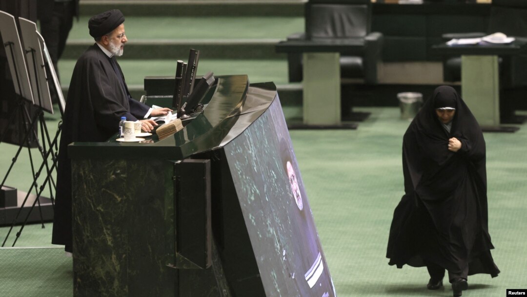 El presidente iraní, Ebrahim Raisi, habla durante una reunión del parlamento en Teherán, Irán, el 22 de enero de 2023. Majid Asgaripour/WANA (West Asia News Agency) vía REUTERS