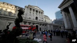 Archivo - Vista exterior del Banco de Inglaterra en Londres el 2 de noviembre de 2017.