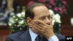 Berlusconi'ye İstifa Baskısı Arttı