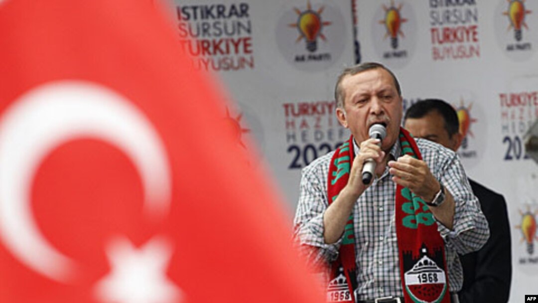 Başbakan Erdoğan Diyarbakır'da yaptığı konuşmada Cuma namazını boykot eden Kürtleri sert dille eleştirdi