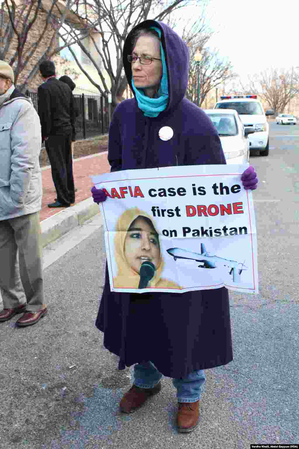 امریکہ میں پاکستانی سفارتخانے کے سامنے ڈاکٹر عافیہ کی رہائی کے لیے احتجاج