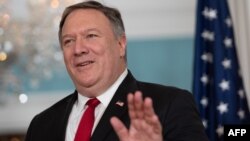 ລັດຖະມົນຕີ​ຕ່າງປະ​ເທດ​ສະຫະລັດ ທ່ານ​ໄມຄ໌ ພອມພຽວ .