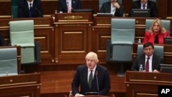 Britanski šef diplomatije Boris Džonson obraća se Skupštini Kosova
