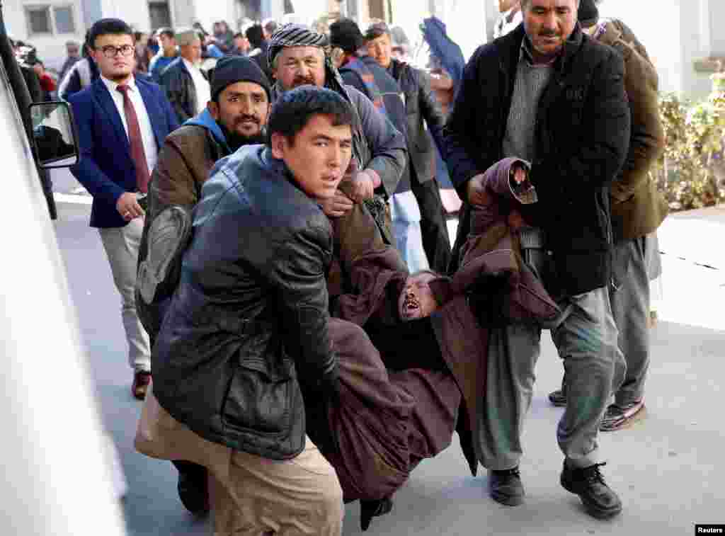 کابل کا مغربی علاقہ شیعہ اکثریتی ہے جب کہ اطلاعات ہیں کہ حملے کا نشانہ بننے والا ثقافتی مرکز اور اس سے متصل نیوز ایجنسی بھی اہلِ تشیع افراد کی ہے۔ 