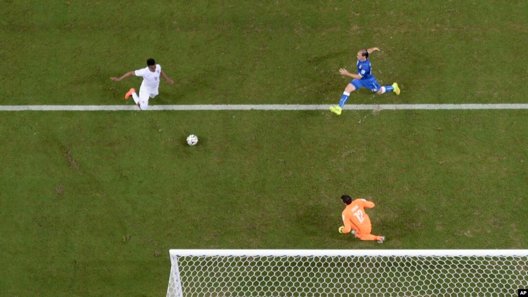 England's Daniel Sturridge, left, scores his team's first goal as Italy goalkeeper Salvatore Sirigu challenges, Arena da Amazonia in Manaus, Brazil, June 14, 2014.