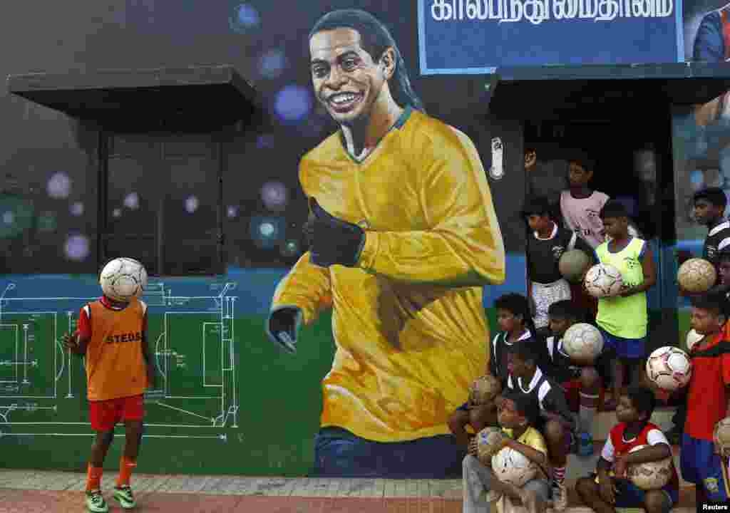 Sawir gacmeed muujinaya ciyaaryahanka Brazil ee Ronaldinho.