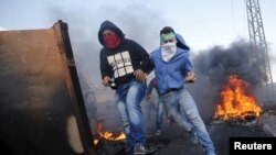 9일 요르단 서안지구 라말라흐 인근 유대인 정착촌에서 이스라엘 군과 팔레스타인 시위대 간 무력 충돌이 일어났다.