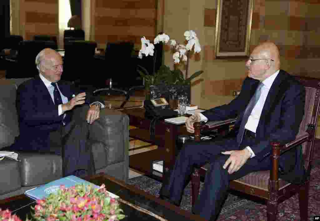 United Nations special envoy to Syria Staffan de Mistura (left) meets with Lebanese Prime Minister Tammam Salam at the government house in Beirut, Lebanon, Oct. 16, 2014. 