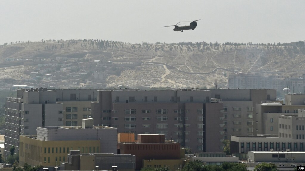 Presidenti afgan largohet nga vendi ndërsa talebanët hyjnë në Kabul