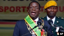 Presiden baru Zimbabwe Emmerson Mnangagwa tidak mengakomodasi kelompok oposisi dalam penyusunan kabinet barunya hari Kamis (30/11). 