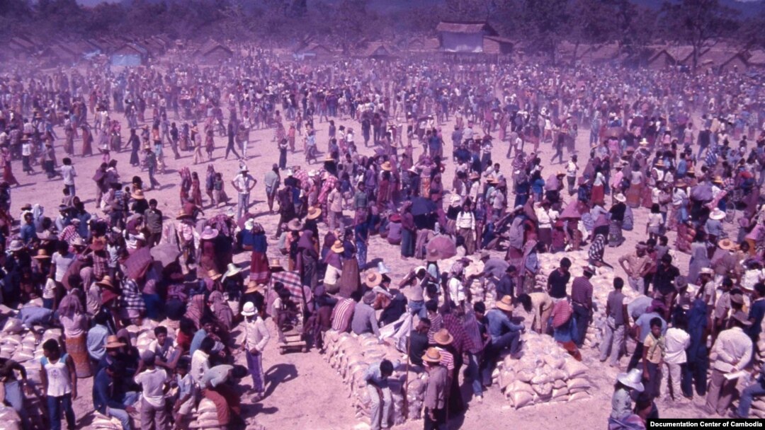 Aid Worker Donates Rare Images from 1980s Border Camps