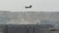 Helicóptero sobre a embaixada americana em Kabul