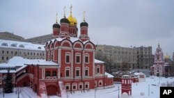 მართლმადიდებლური ეკლესია მოსკოვში, წითელი მოედნის მახლობლად. საილუსტრაციო ფოტო. 