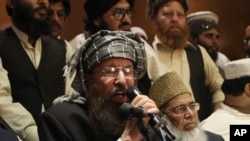 Pakistani religious cleric and member of Taliban's negotiating committee Maulana Sami-ul-Haq speaks during a press conference in Lahore, Pakistan, Feb. 15, 2014.