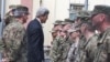 Menteri Luar Negeri AS John Kerry menyapa pasukan Amerika di Afghanistan (9/4). (VOA/Pamela Dockins)