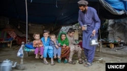 د وروستیو پنځو کلونو راپورونه ښيي چې افغانستان په پرله‌پسې ډول د نړۍ د ماشومانو د حقونو له تر ټولو ټیټو هېوادونو څخه پاتې شوی