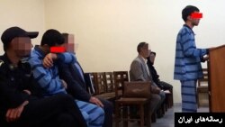 عکسی که رسانههای ایران از جلسه دادگاه قاتل و همدستش منتشر کردهاند