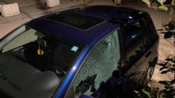 Novinar Škumbin Kajtazi objavio je fotografije svog automobila, pogođenog mecima, u nedjelju uveče u Mitrovici (Foto: Facebook/Shumgin Kajtazi)