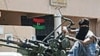 مخالفان قذافی زادگاه او را محاصره کرده اند