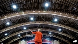 Hillary Clinton melakukan kampanye di St. Petersburg, Florida, hari Senin (8/8).