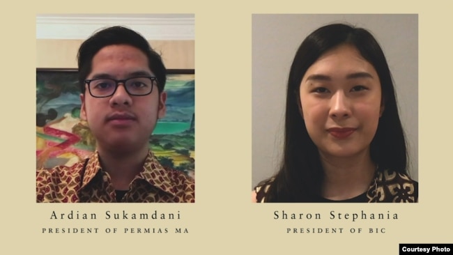 “Presiden Berklee Indonesian Community, Sharon Stephania (kanan) dan Ketua Permias Massachusetts, Ardian Sukamdani memberi sambutan di acara Konser Untuk Indonesia”.