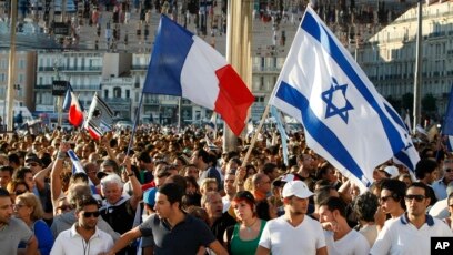 France Mulls Banning Radical Jewish Group