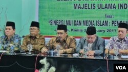 Dalam konferensi pers di kantornya hari Kamis (2/2), Majelis Ulama Indonesia meminta Komisi Yudisial (KY), Mahkamah Agung dan Kejaksaan Agung mengawasi proses sidang kasus dugaan penistaan agama yang dilakukan Gubernur DKI Jakarta non Aktif Basuki Tjaha