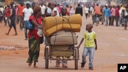 FILE - A family with its belongings on a makeshift cart is seen in Bangui, Central African Republic, Sept. 30, 2015. Many residents are fleeing sectarian clashes between rivaling Christian and Muslim militias.