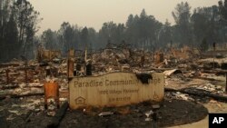 Gedung komunitas yang hancur akibat kebakaran di Paradise, California, 13 November 2018. (Foto: dok).