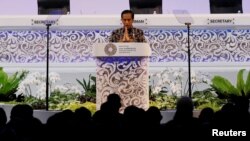 Indonesia President Joko Widodo gestures during a speech at a plenary session at the International Monetary Fund - World Bank Annual Meeting 2018 in Nusa Dua, Bali, Indonesia, Oct. 12, 2018. 
