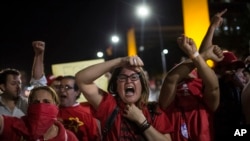 Apoiantes de Dilma Rousseff acompanhando votação no Senado