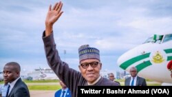 Le président nigérian Muhammadu Buhari de retour du Royaume-Uni, à Abuja, Nigeria, 18 août 2018. (Twitter/Bashir Ahmad)