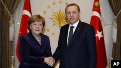 Serokê Tirkiyê Recep Tayyip Erdogan û Şêwirmenda Almanîya Angela Merkel.
