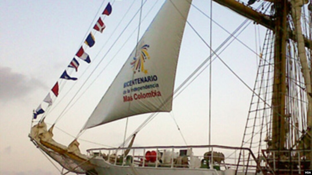 Como parte de las celebraciones, el velero Gloria con el logo del Bicentenario de la independencia de Colombia participa en el "Sail Cartagena 2010".