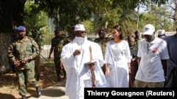 Yahya Jammeh et son épouse Zineb Jammeh à Banjul, Gambie, le 1er décembre 2016.